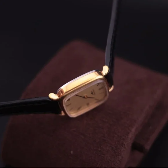 1980s Longines Women’s Dress Watch
Manual-Winding, Gold-Plated
Ref. No. 817-1171 - Picture 5 of 13
